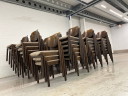 Lotto 69 sedie impilabili in legno vintage