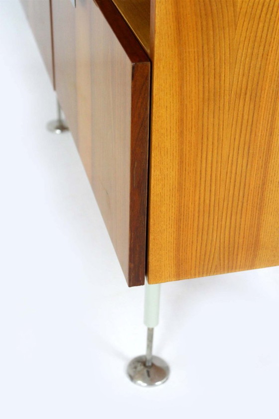 Image 1 of Kledingkast van essen- en walnoothout uit het midden van de 20e eeuw, afkomstig uit Jitona, jaren 60.