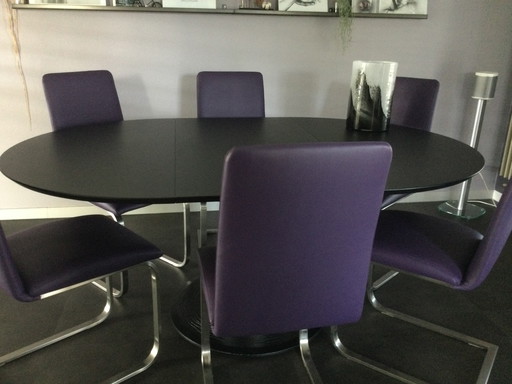 Leolux Trias extendable dining table 120 round to 180 cm