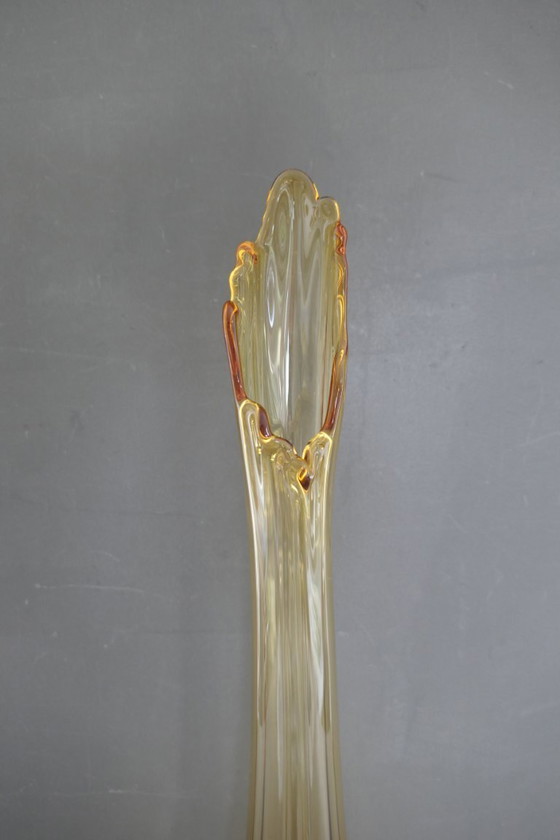 Image 1 of Grand vase vintage en verre ambré