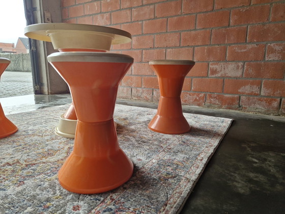 Image 1 of 70er Jahre Space Design Henry Massonet Set aus 4 Hockern und Beistelltisch