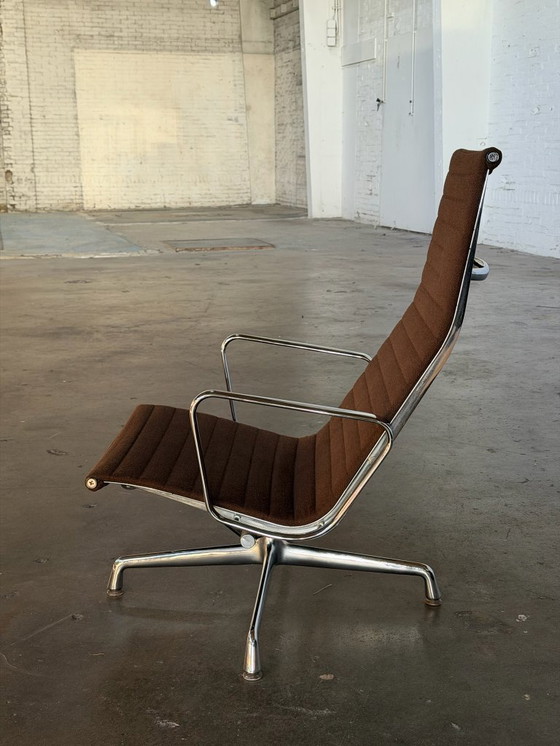 Image 1 of Vitra Eames EA124 | Hopsak