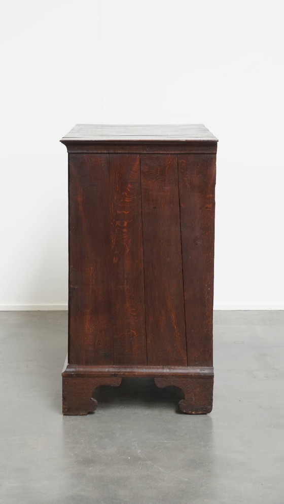 Image 1 of Englische antike Kommode aus Eiche mit Intarsien aus verschiedenen Holzarten