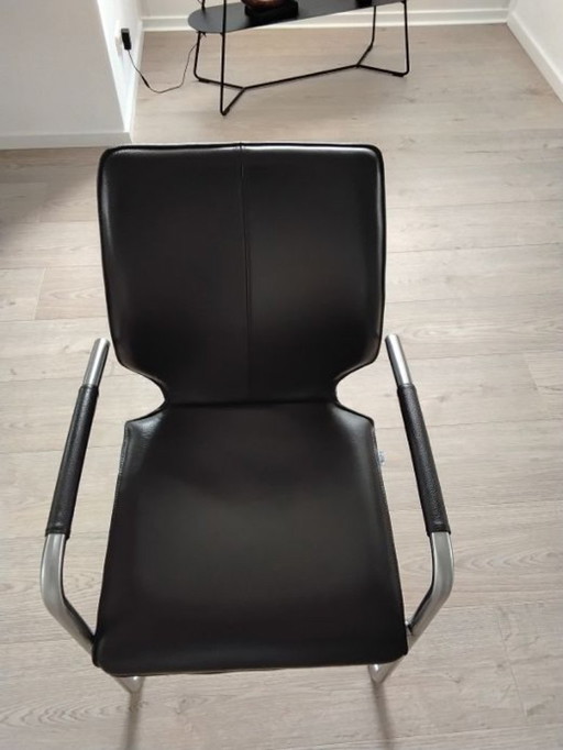 tavolo da pranzo e sedie