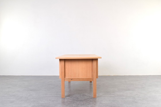 Image 1 of Scrivania Mid-Century in quercia di Svend Åge Madsen per Sigurd Hansen, anni '60.