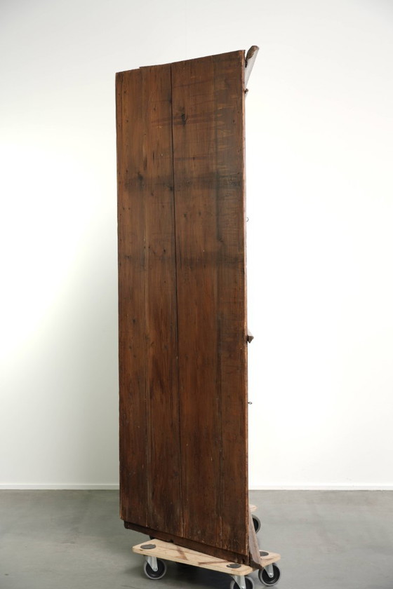 Belle armoire d'angle hollandaise pratique en vieux pin avec de beaux détails et une très belle patine (photo 3 of 12)