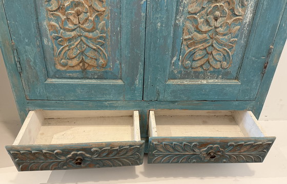 Image 1 of Vintage blauwe handgemaakte Indiase kast