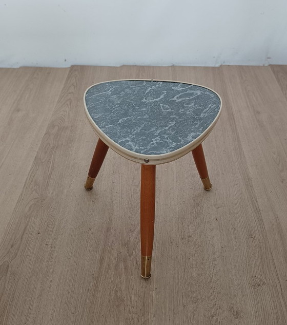 Besonderer Fünfziger Jahre Beistelltisch – Beistelltische, Kunststoff, Holz (photo 9 of 9)