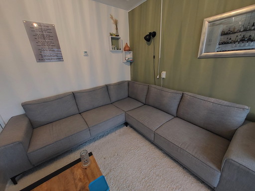 Sofá de esquina con reposapiés separado