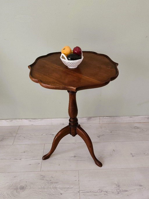 antique tripod pedestal table