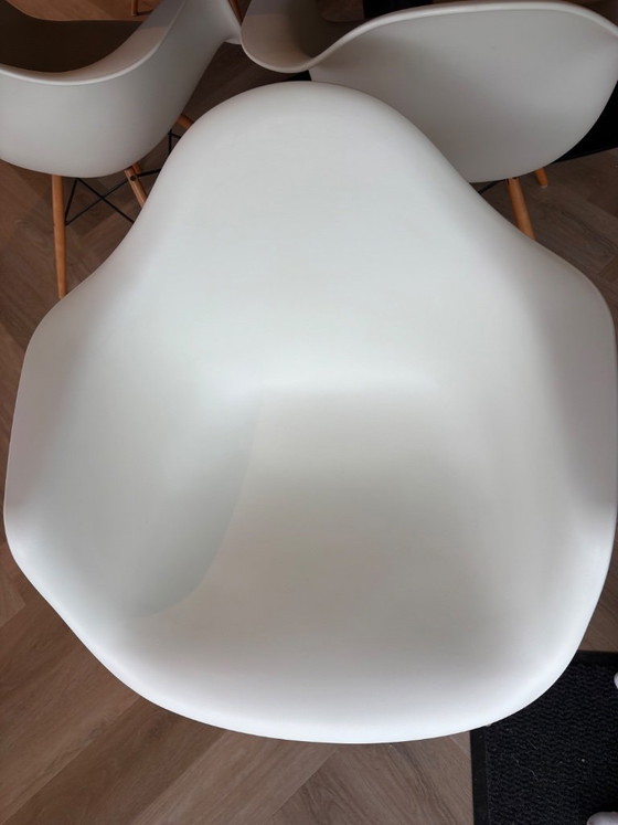 Image 1 of 6 chaises Vitra DAW blanches