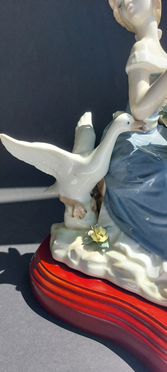 Image 1 of Large porcelain figurine: Lady with a goose and basket of flowers