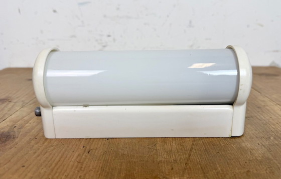 Image 1 of Applique industriale in bachelite bianca con vetro opalino, anni '50