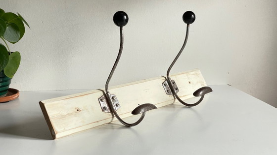 Image 1 of Antike Schulgarderobe, weißes Holz