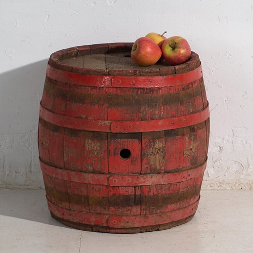 Barril de madera antiguo con aros de hierro – Europa Central, circa 1920