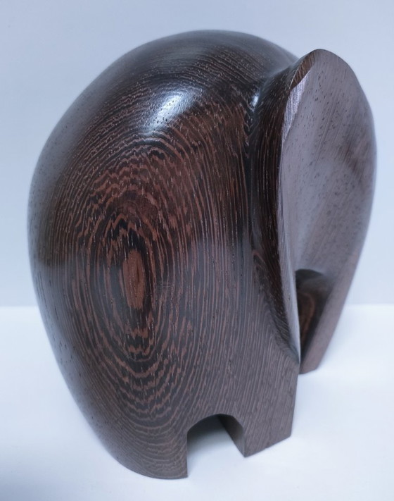 Image 1 of Dos esculturas de elefantes en madera preciosa.