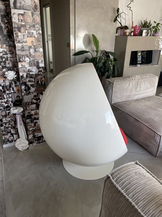 Ball Chair original de Eero Aarnio — blanca y roja – Sillones (photo 3 of 7)