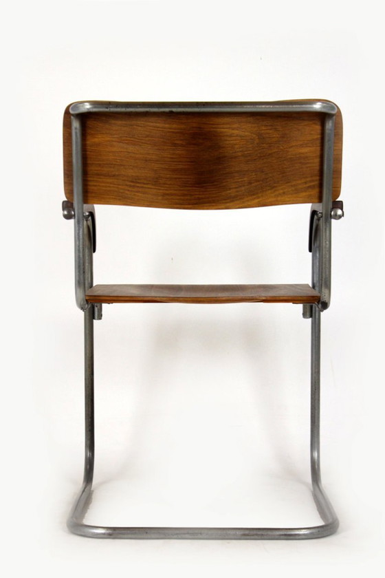Image 1 of Gerestaureerde Bauhaus B34 cantileverstoel van multiplex en chroom, ontworpen door Marcel Breuer, begin jaren 30.