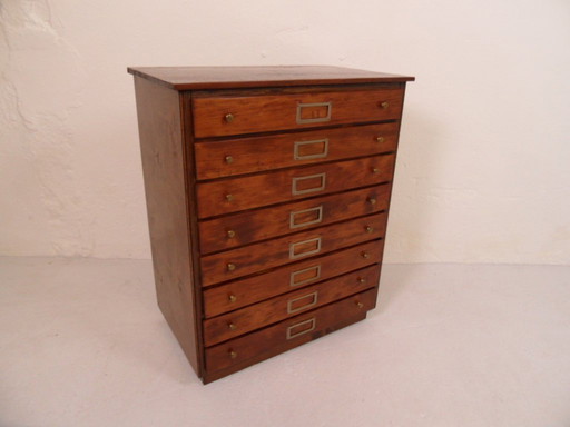 Vintage ladekastje van horlogemaker