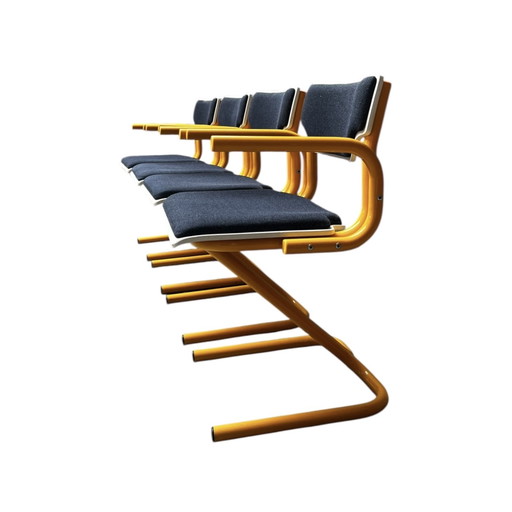 Set van 4 stoelen en tafel