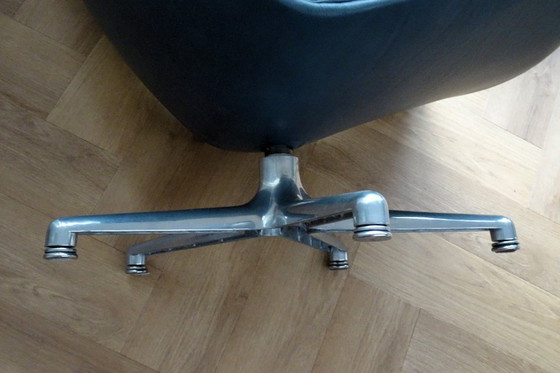 Image 1 of Artifort F140 armchair - newly upholstered, perfect condition