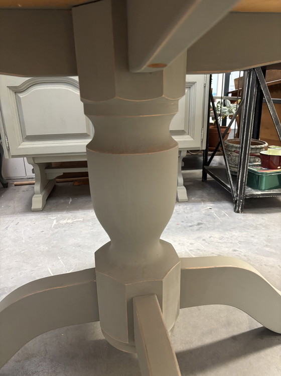 Image 1 of Vintage round table / dining table