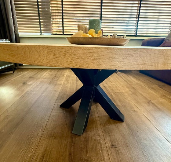 Image 1 of Tavolino rotondo in rovere con gamba Matrix