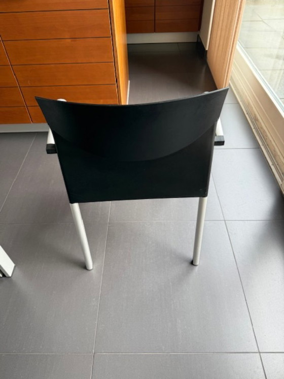 Image 1 of 4 chaises de salle à manger Leolux Myto avec table de salle à manger Arcade