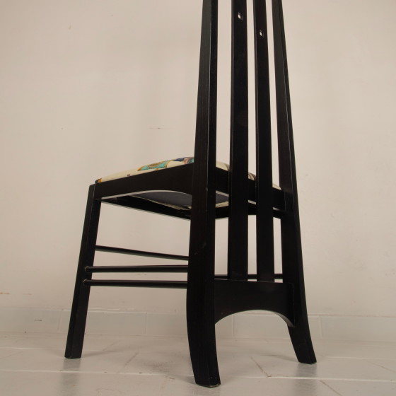 Chaise High Ingram Postmoderne Charles R. Mackintosh avec Tissu Fornasetti Alivar (photo 15 of 27)