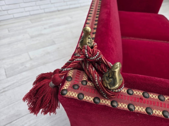 Image 1 of 1970, Deense 2-zits "Spaanse" drop arm sofa, kersenrood meubelvelours.