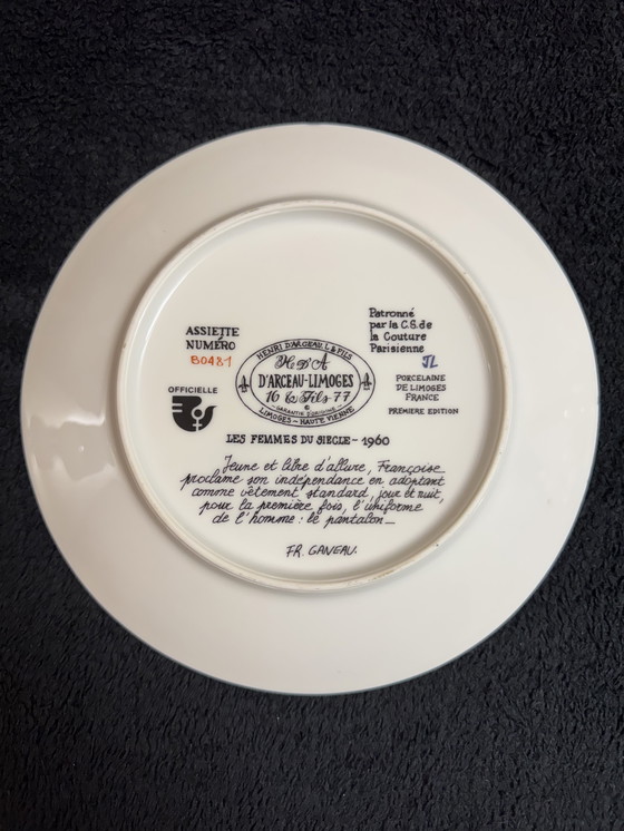 Image 1 of Raro juego completo de platos decorativos de Limoges Les Femmes du Siècle | década de 1970