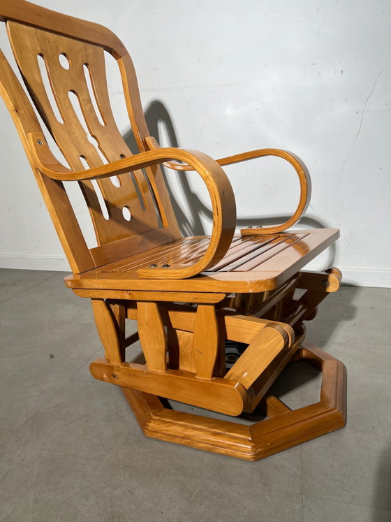 Fauteuil à bascule pivotant en bois vintage américain – Rocking chairs (photo 3 of 5)