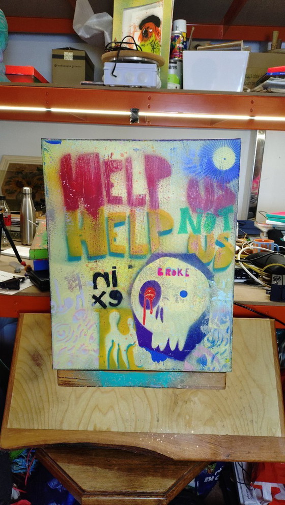 Image 1 of Créer le présent que nous désirons - une philosophie visuelle utilisant le graffiti acrylique et les pochoirs