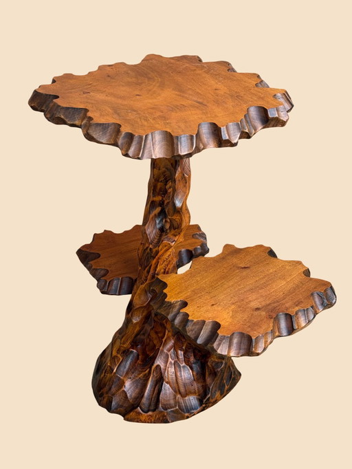 Mesa auxiliar escultural hecha a mano en madera maciza | Indonesia | 1930-1950