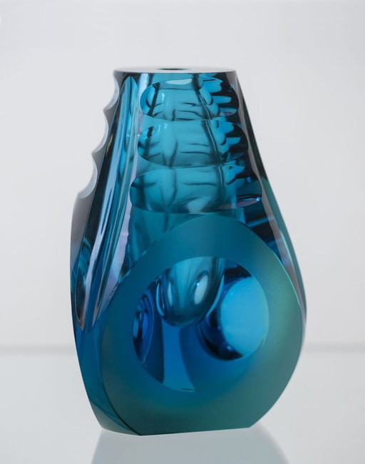 Jarrón vintage tallado a mano, década de 1970, Checoslovaquia