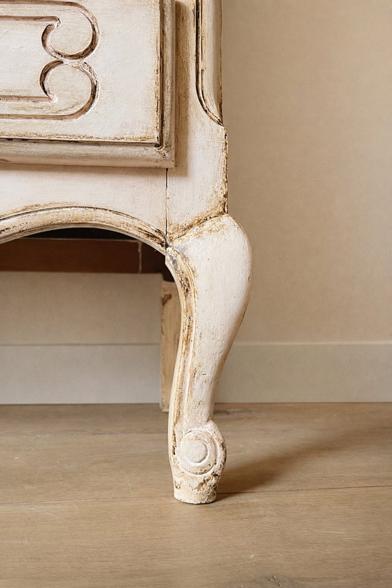 Image 1 of Franse brocante vitrinekast met glas