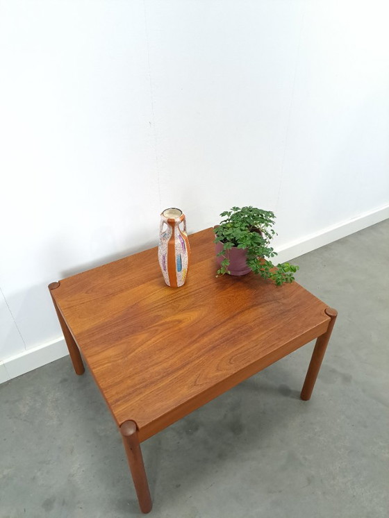 Image 1 of Mesa de centro danesa cuadrada de teca Magnus Olesen con patas redondas, n.º 2