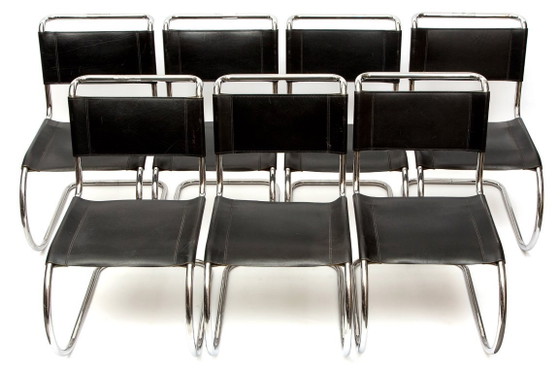 Image 1 of Sedia MR10 di Ludwig Mies van der Rohe con tubi in acciaio cromato e seduta e schienale in pelle nera – set da 2