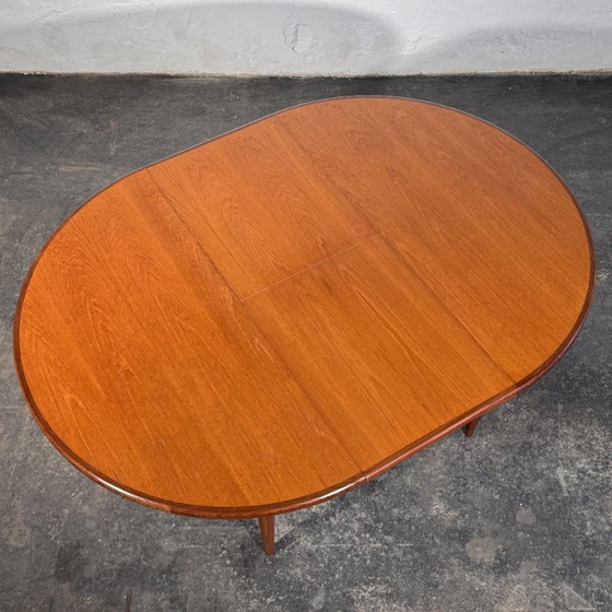 G-Plan Round Extendable Teak Dining Table, 1960s – Wood (photo 12 of 20)