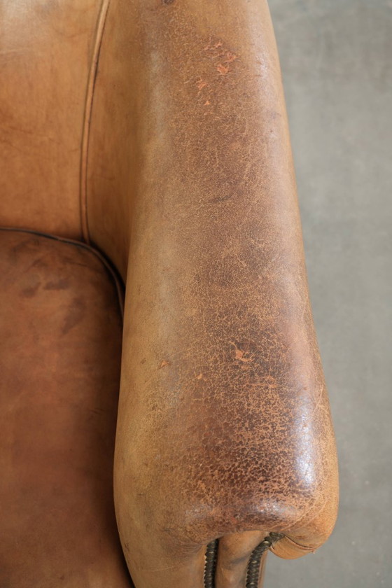 Charaktervoller Club-Sessel aus Schafsleder in hellem Cognac, mit Ziernägeln verziert – Leather (photo 8 of 13)