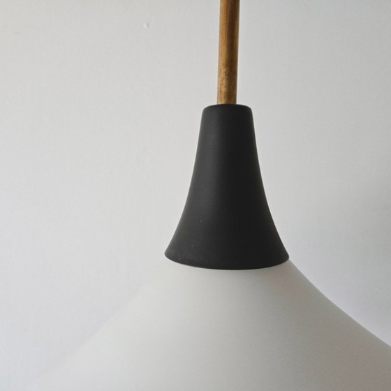 Image 1 of Vintage Arlus House hanglamp uit de jaren 50 in opaalglas, messing en metaal.