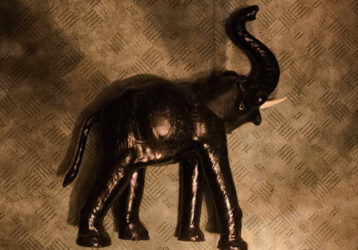 Statue éléphant en cuir vintage des années 1960