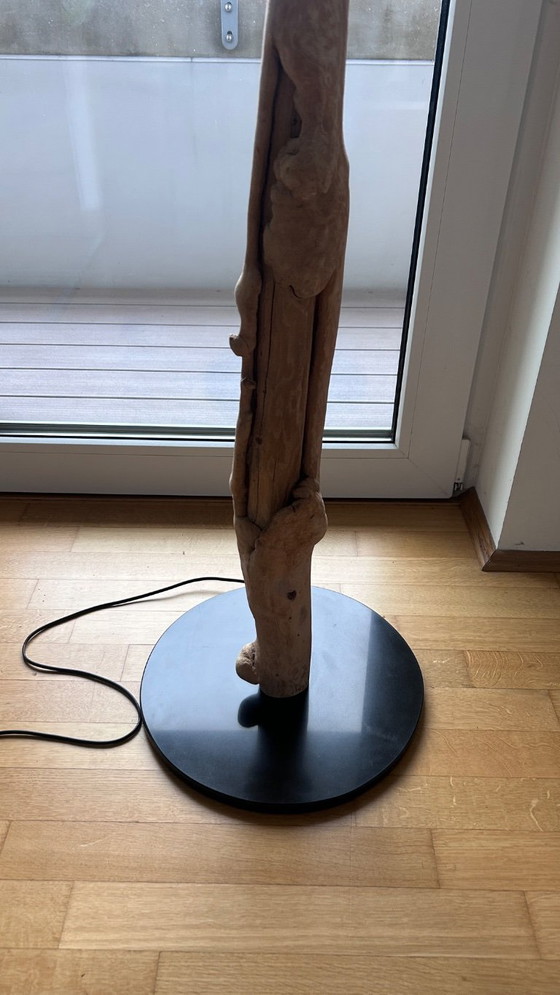 Image 1 of Staande lamp van wortelhout, 1,40 m, uit één stuk.