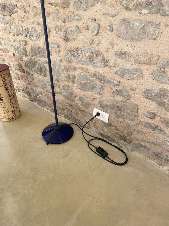 Image 1 of Lámpara de pie Arteluce con cristal de Murano azul.