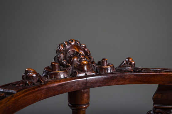 Image 1 of Italienische Eckstühle im Stil der Renaissance des 19. Jahrhunderts aus geschnitztem Nussbaumholz, 2er-Set