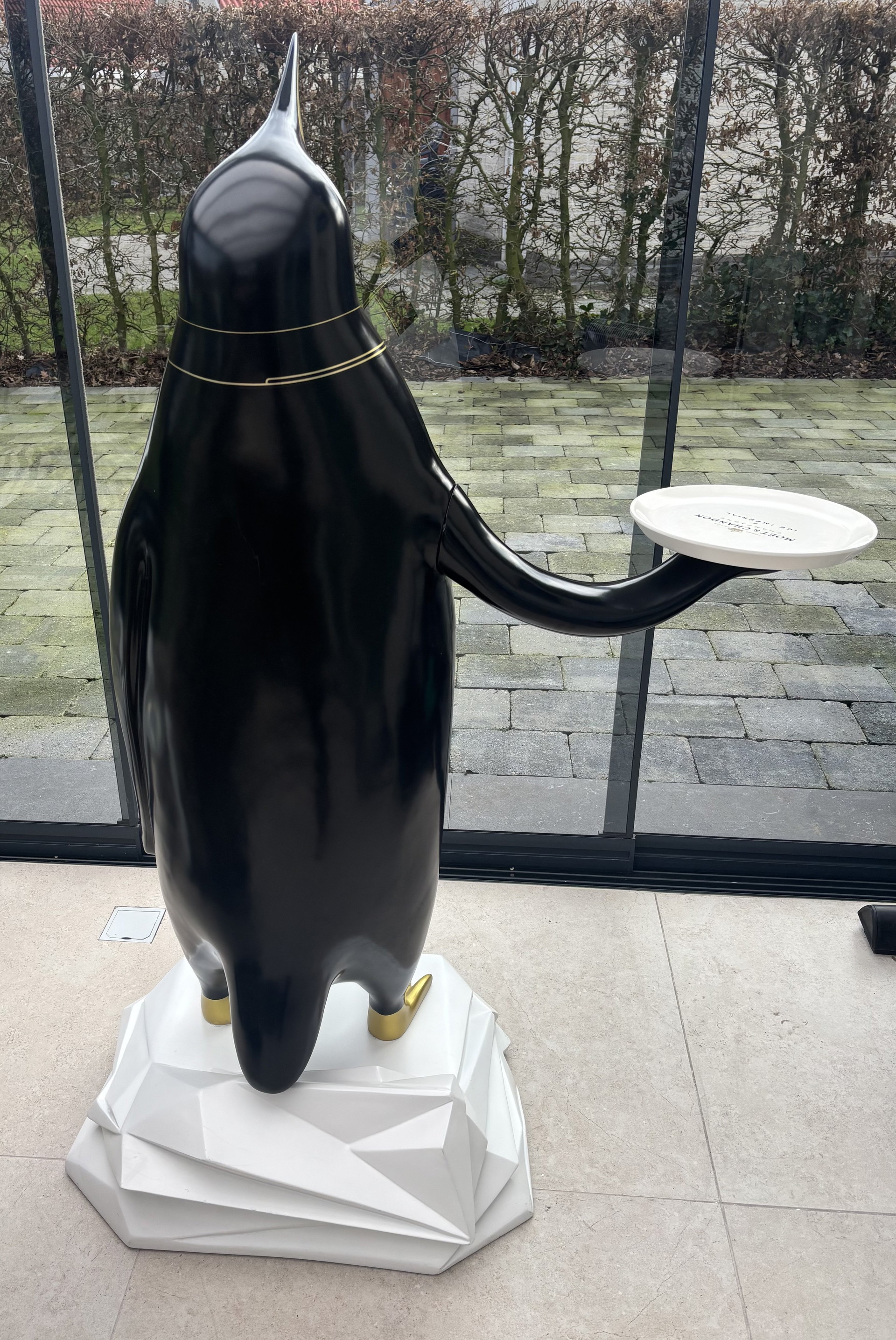 Display Penguin Moët & Chandon Ice Imperial | €3,500 | Whoppah