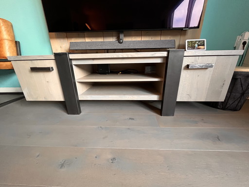 Elegante mobile TV in rovere e acciaio – finitura grey wash – larghezza 162 cm