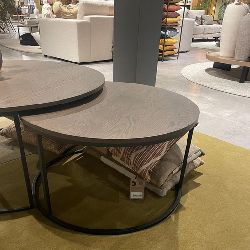 kleiner Couchtisch aus Stahl