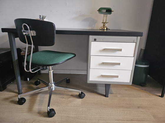 Image 1 of Scrivania vintage Gispen incl. sedia da ufficio retrò