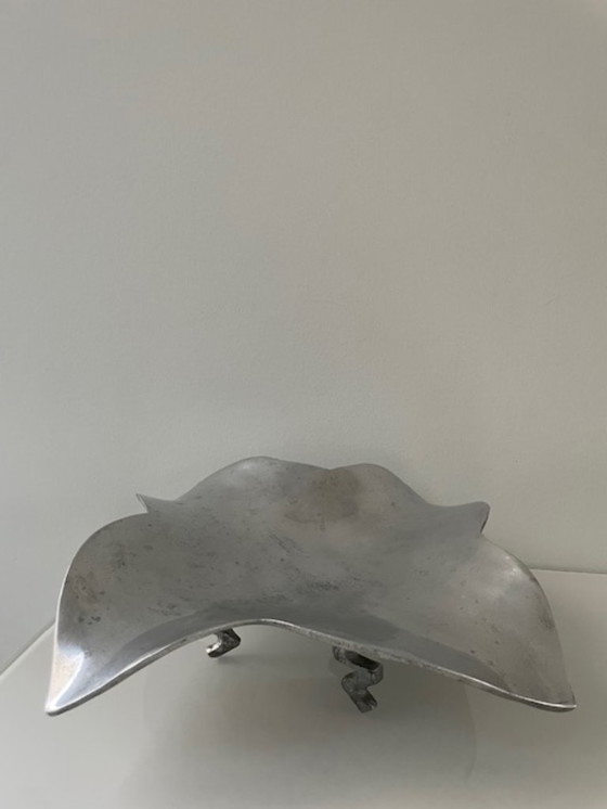 Image 1 of Unieke handgemaakte aluminium schaal met sculpturale bloemvorm